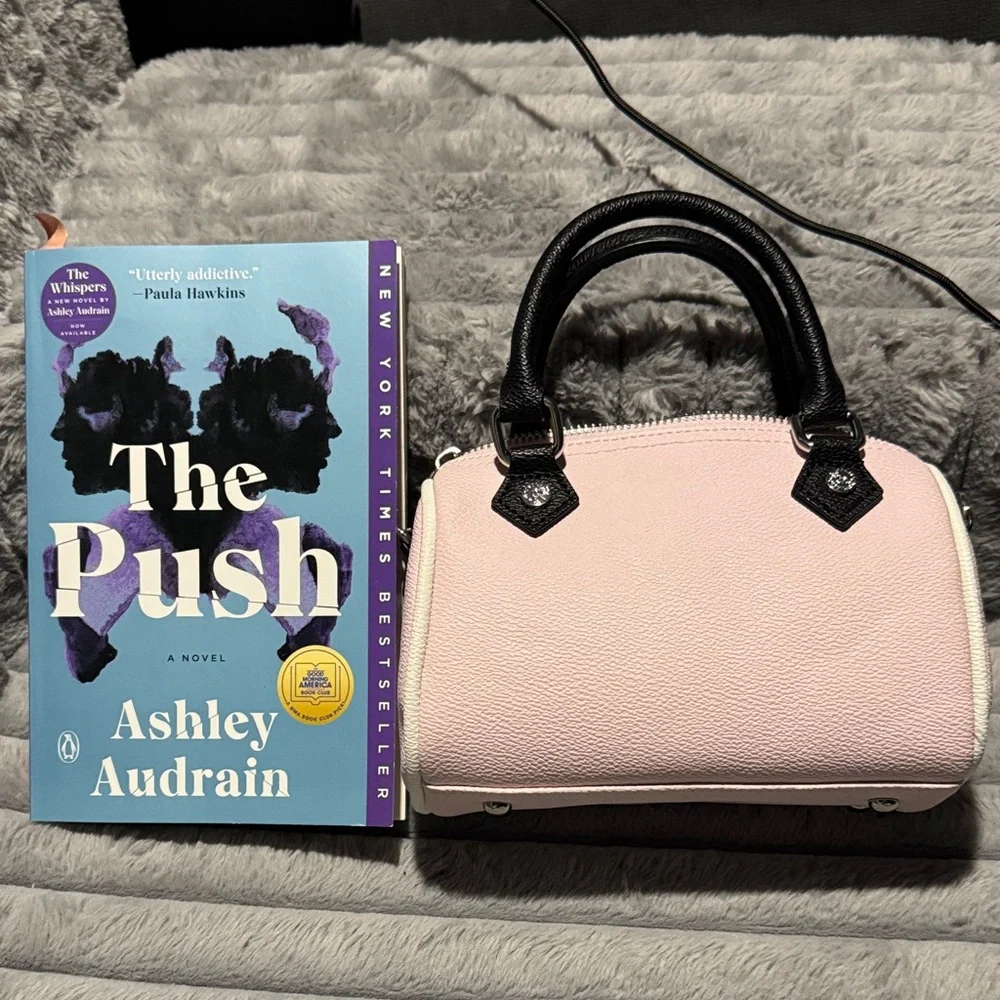 Von Dutch Light Pink Mini Bag with Black Accents - Picture 4 of 5